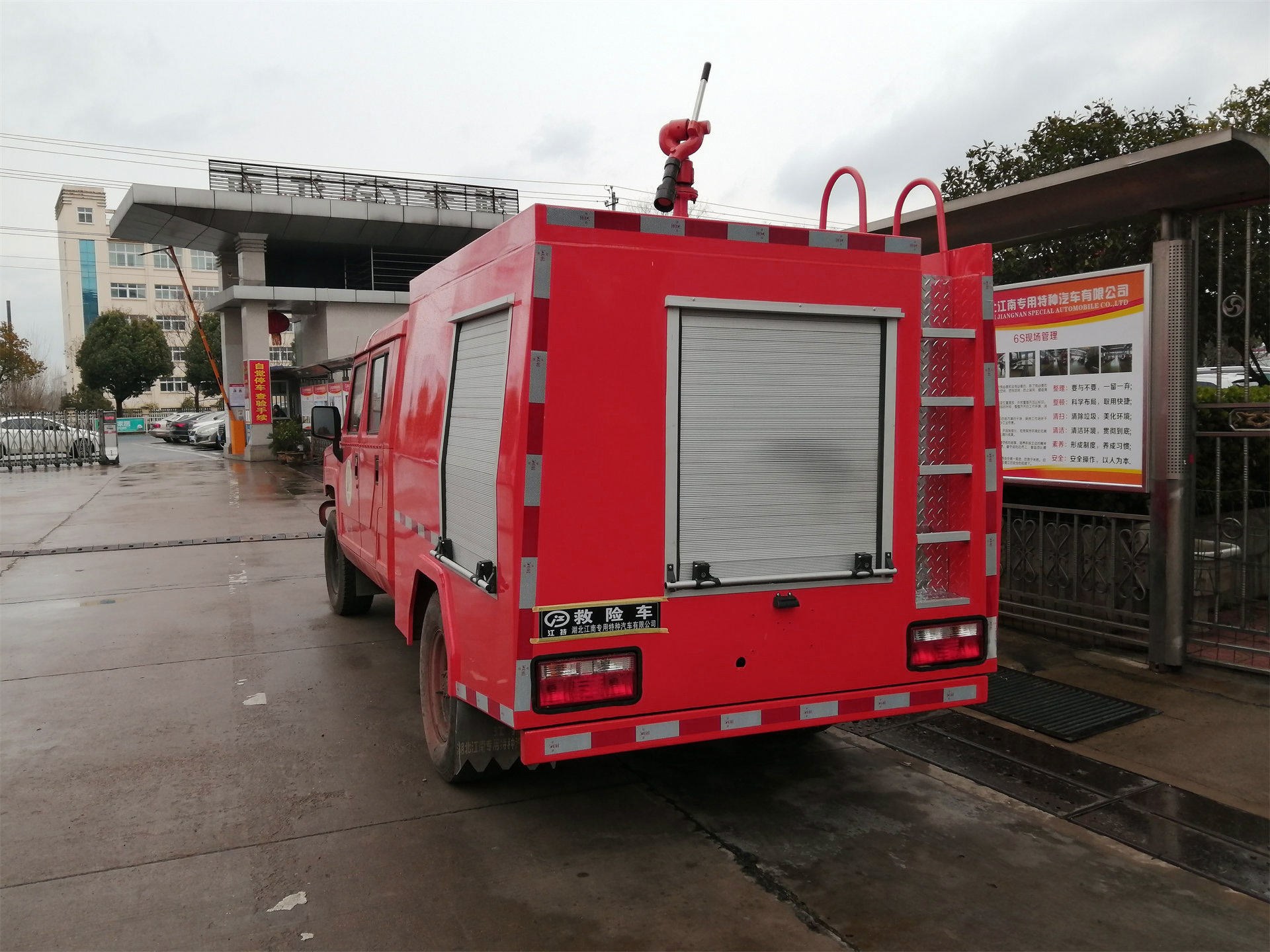 勇士雙排四驅(qū)救險(xiǎn)車